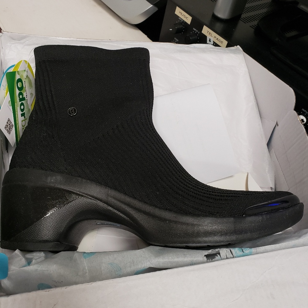 Bzees Wicked Knit Bootie - Size 10